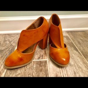 Mata shoes in Tan size 7.5